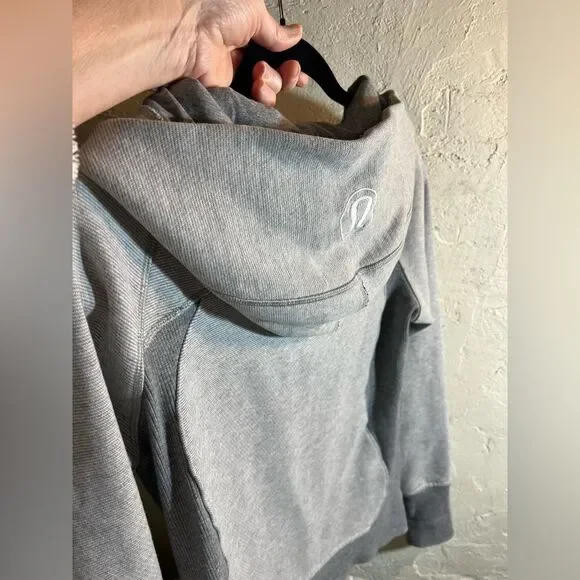 Lululemon Athletica Scuba Gray Zippered Fitted Hoodie 6 Sweatshirts & Hoodies